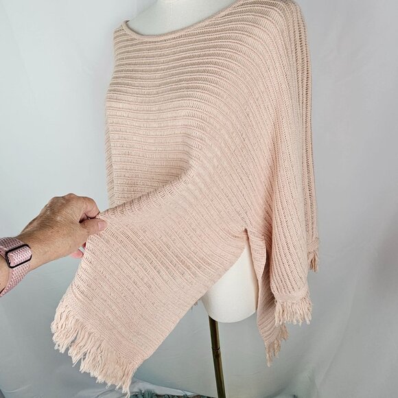 Anthropologie Akemi + Kin Frenchie Fringed Poncho Sweater Pink Sz Medium - Picture 7 of 12